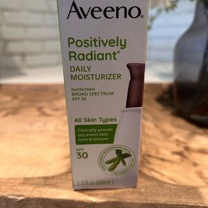 Aveeno Positively Radiant Daily Moisturizer SPF 30